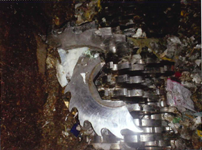 損傷した破砕機の写真