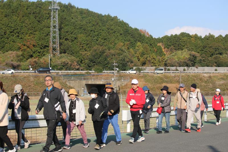 九州縦貫自動車道を通り抜け新北地区から長谷地区へ
