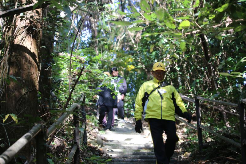 150mの飯盛山の山頂(鞍橋神社)